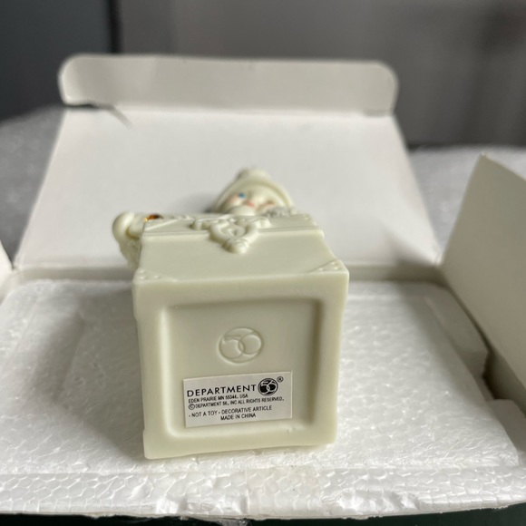 Department 56 Snowbabies November "A Smile To Treasure" Figurine - Picture 5 of 7